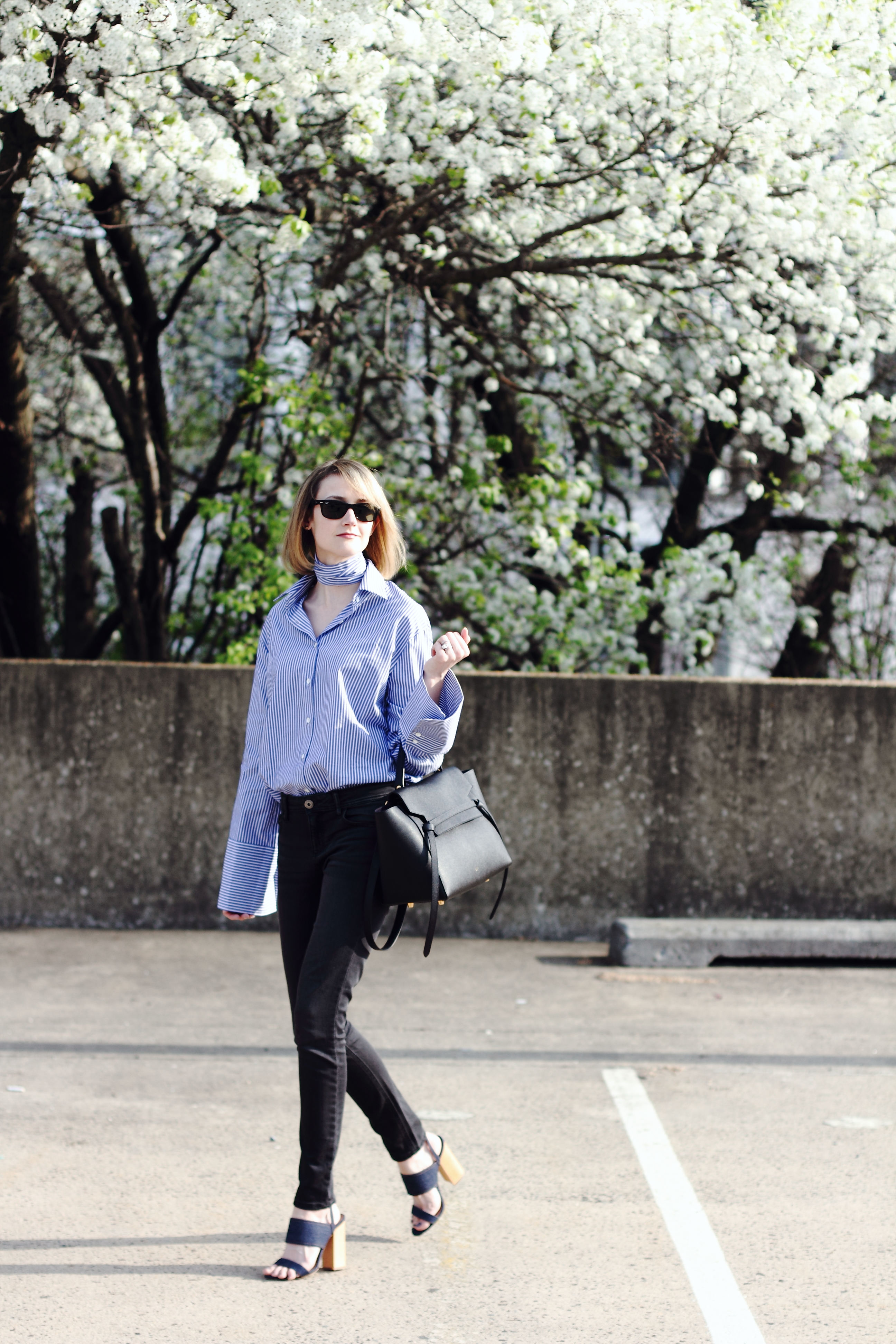 oversize sleeve shirt, skinny jeans and Celine belt bag