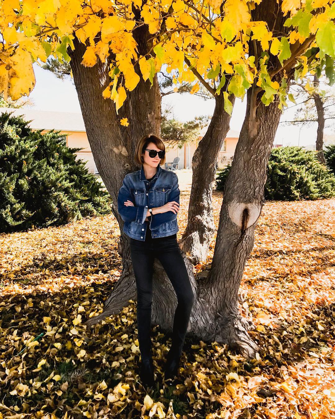 oversized denim jacket and skinny jeans