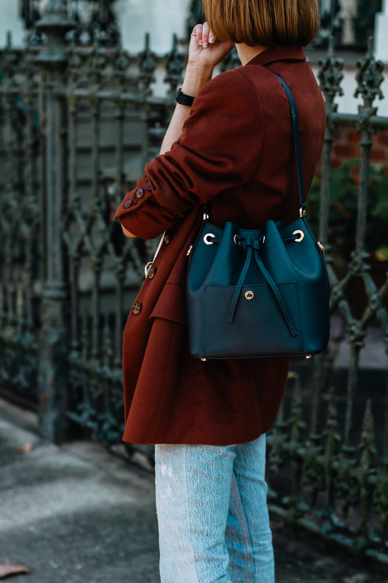 oversized brown blazer and RE/DONE jeans