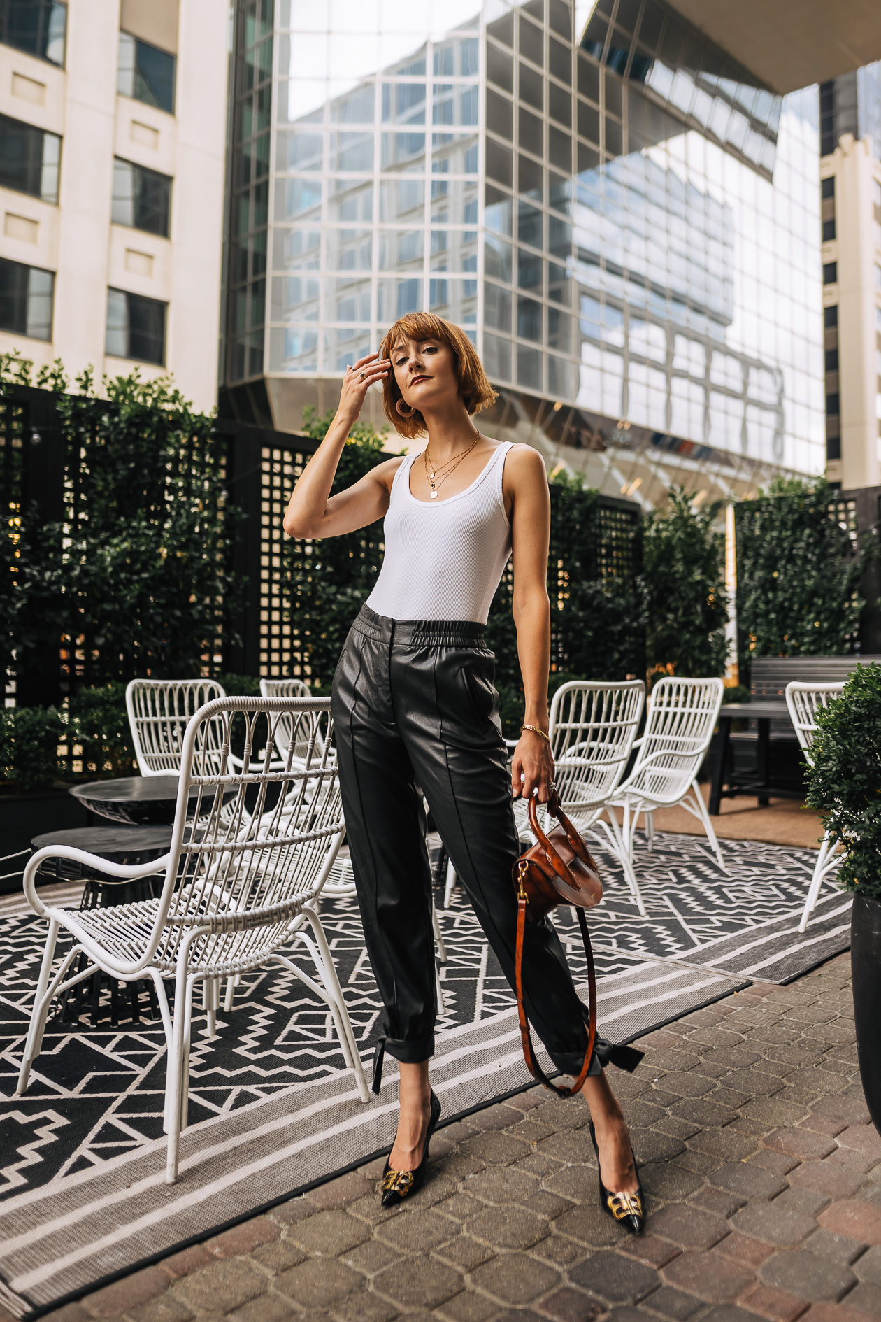 37 Chic Work Outfits With Leather Pants - Styleoholic