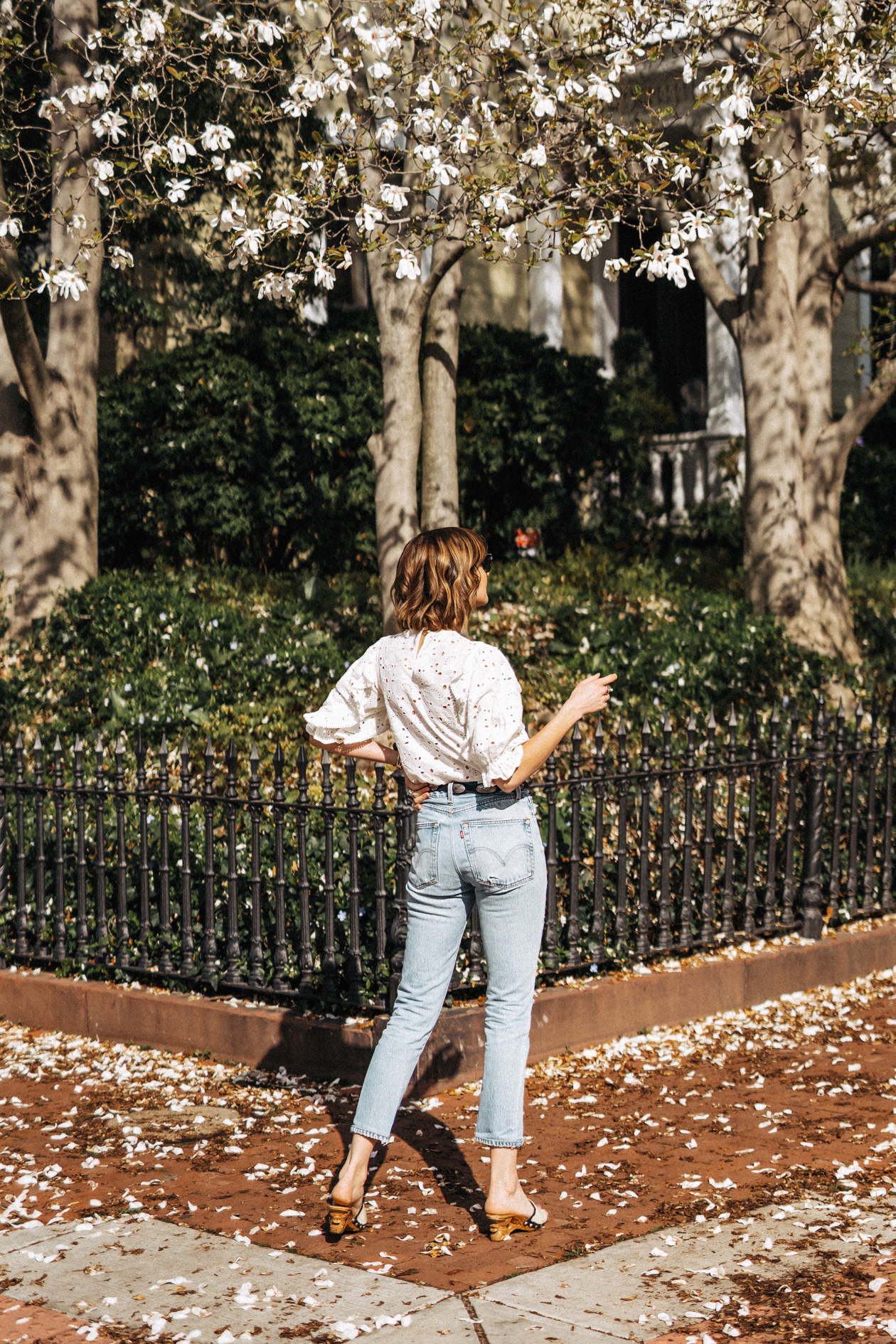 a cute casual outfit for backyard hangs