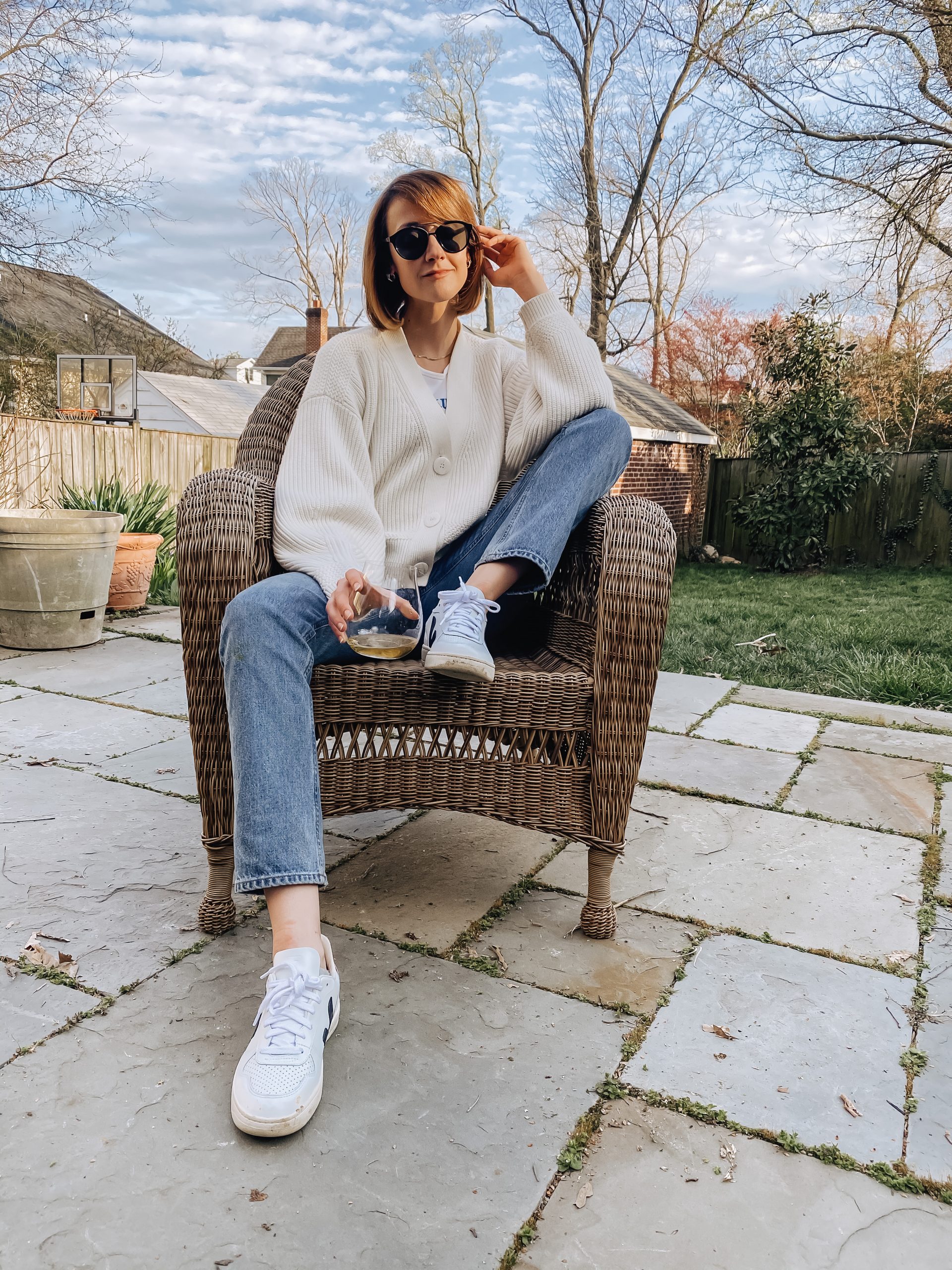 casual oversized cardigan and jeans outfit