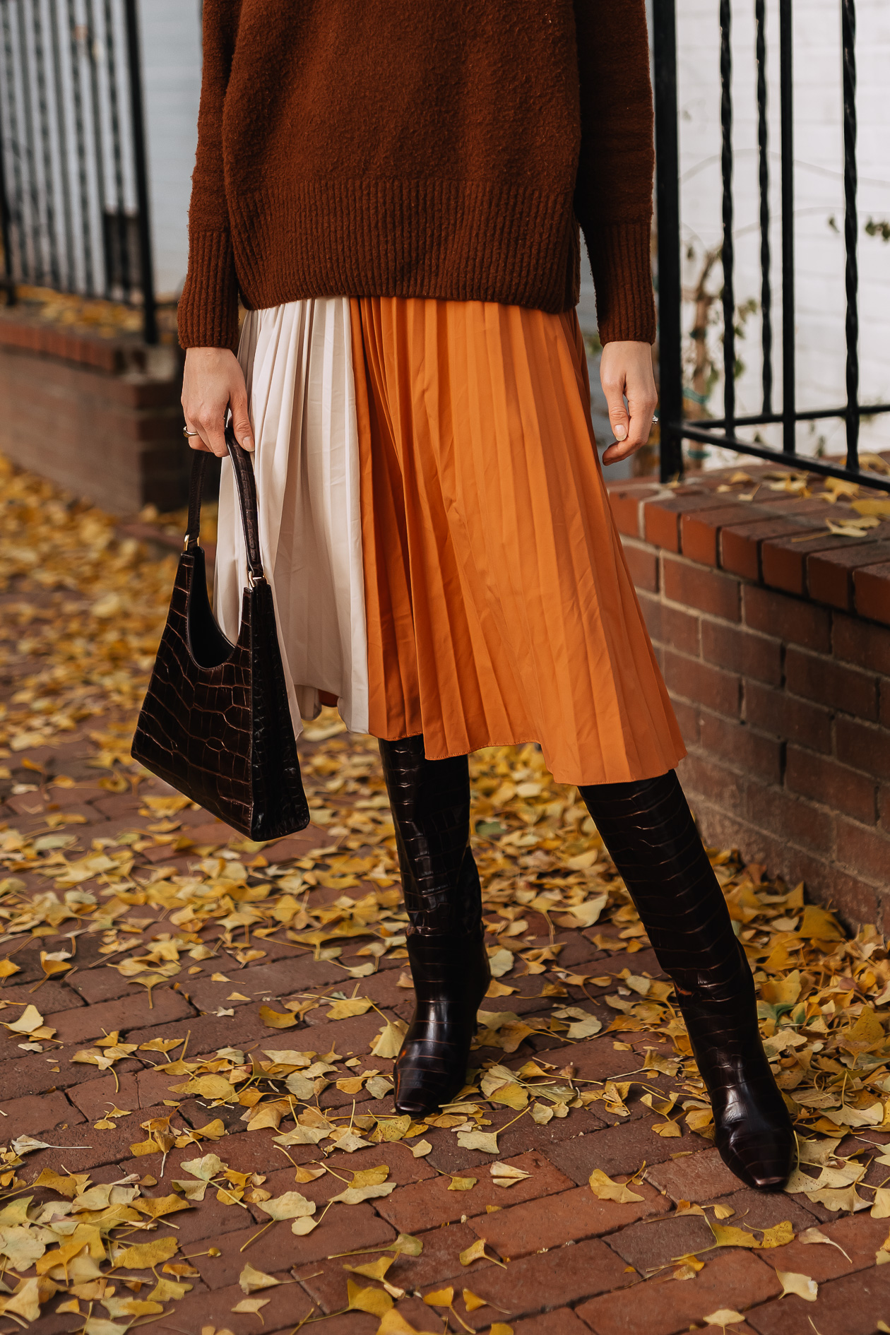 oversized sweater & midi skirt Thanksgiving outfit