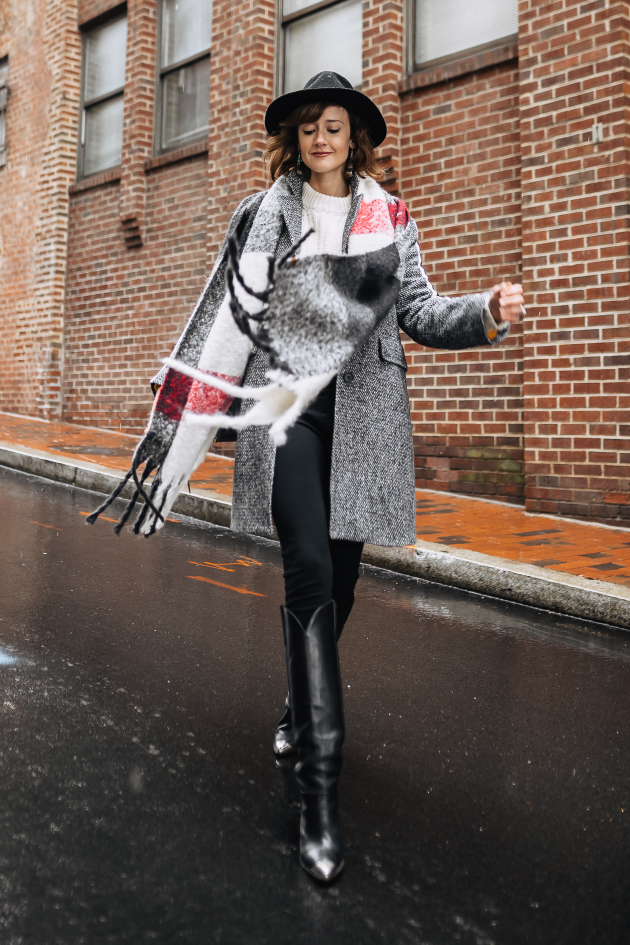 5 oversized scarves to warm up your winter outfits