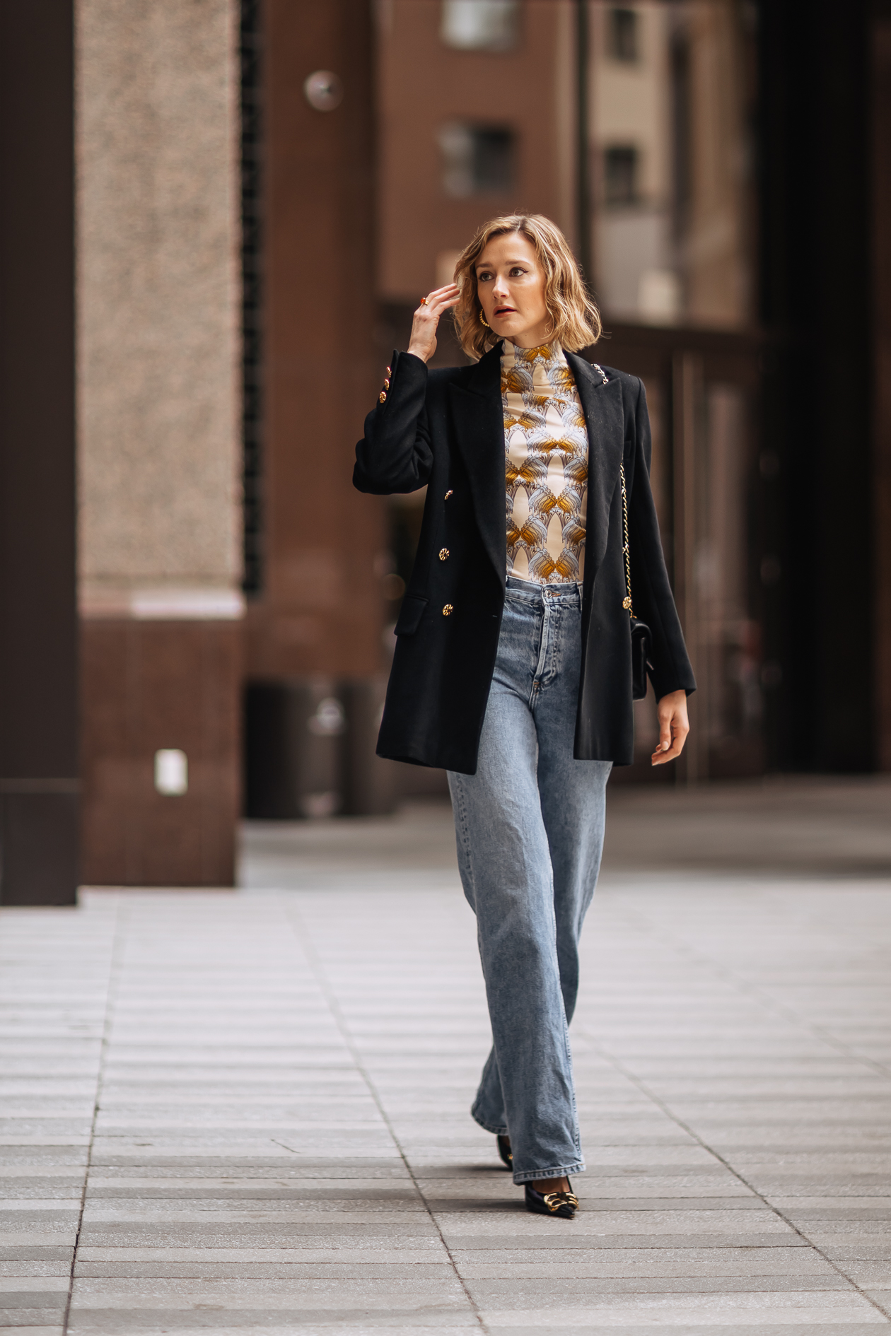 unconventional date night outfit turtleneck & jeans