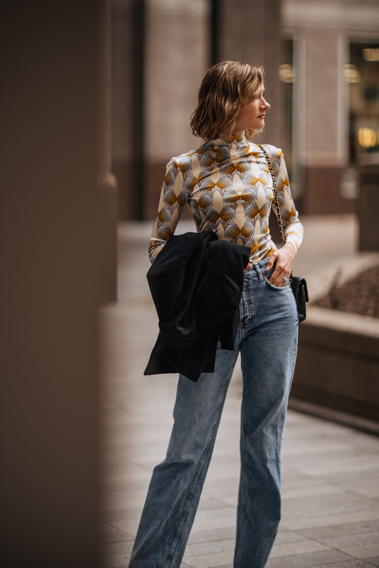 unconventional date night outfit turtleneck & jeans